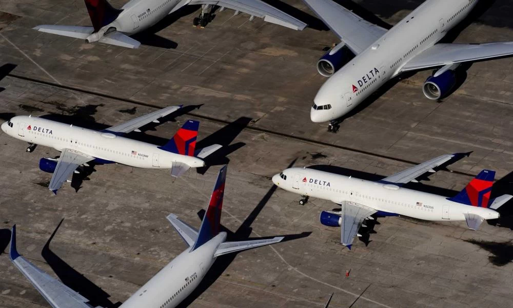 ΗΠΑ: United και Delta ξέμειναν από προσωπικό και ακυρώνουν 200 πτήσεις